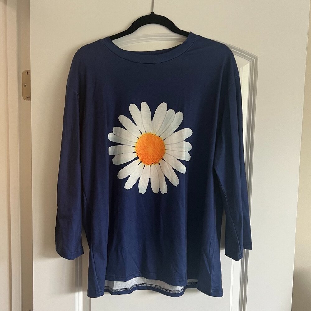 Navy 3/4 sleeve shirt with white flower